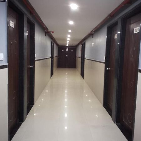 Infinity Rooms & Banquet Σουράτ Εξωτερικό φωτογραφία