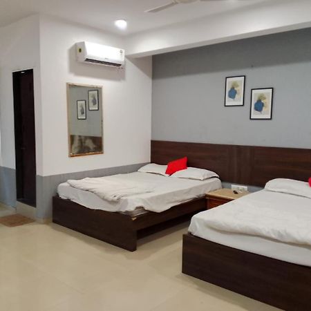 Infinity Rooms & Banquet Σουράτ Εξωτερικό φωτογραφία